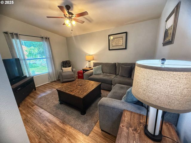 32700 Se LEEWOOD Ln 102, Boring, OR 97009