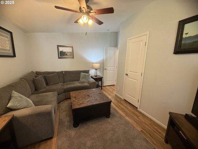 32700 Se LEEWOOD Ln 102, Boring, OR 97009