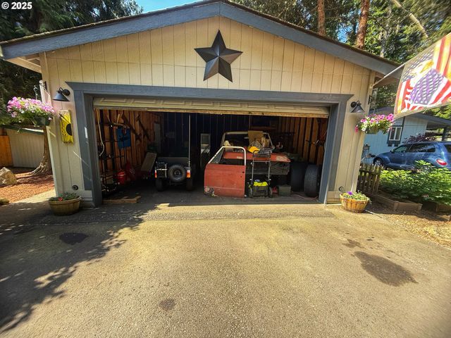 32700 Se LEEWOOD Ln 102, Boring, OR 97009