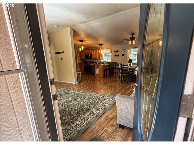 32700 Se LEEWOOD Ln 102, Boring, OR 97009