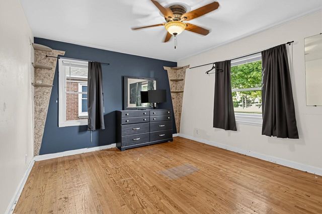 5425 W Lincoln Creek DRIVE, Milwaukee, WI 53218