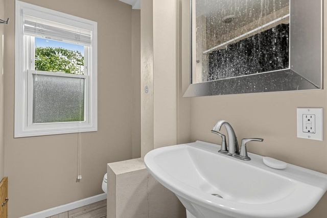 5425 W Lincoln Creek DRIVE, Milwaukee, WI 53218