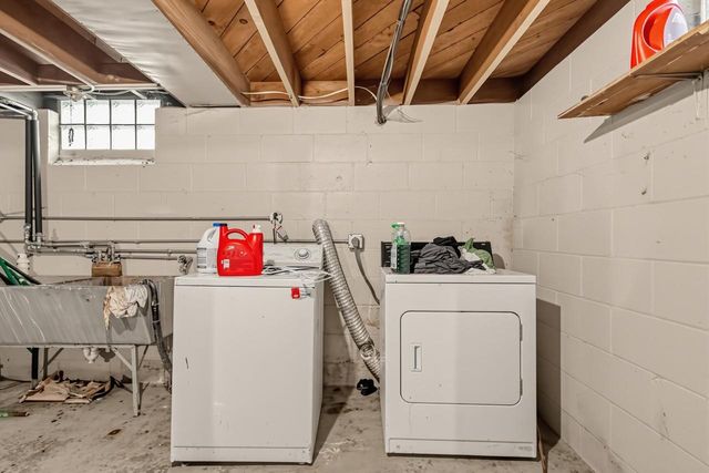 5425 W Lincoln Creek DRIVE, Milwaukee, WI 53218