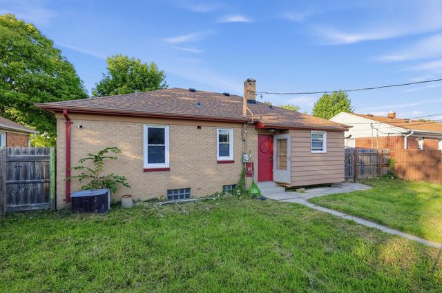 5425 W Lincoln Creek DRIVE, Milwaukee, WI 53218