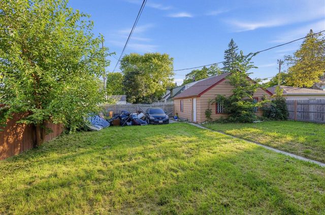 5425 W Lincoln Creek DRIVE, Milwaukee, WI 53218