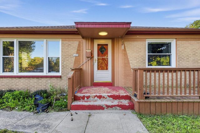 5425 W Lincoln Creek DRIVE, Milwaukee, WI 53218