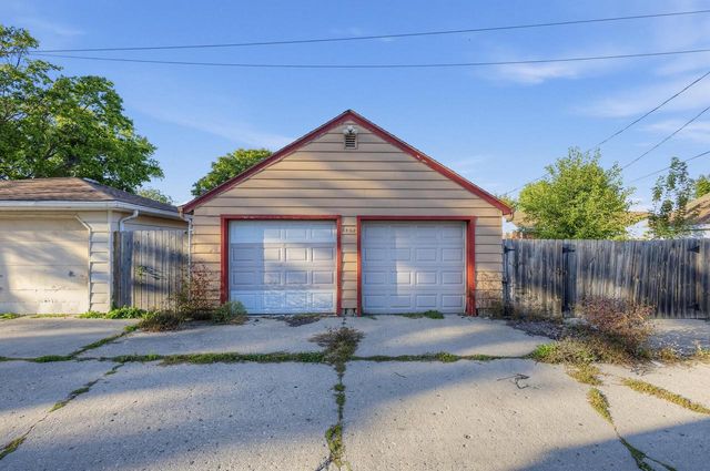 5425 W Lincoln Creek DRIVE, Milwaukee, WI 53218