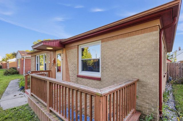 5425 W Lincoln Creek DRIVE, Milwaukee, WI 53218