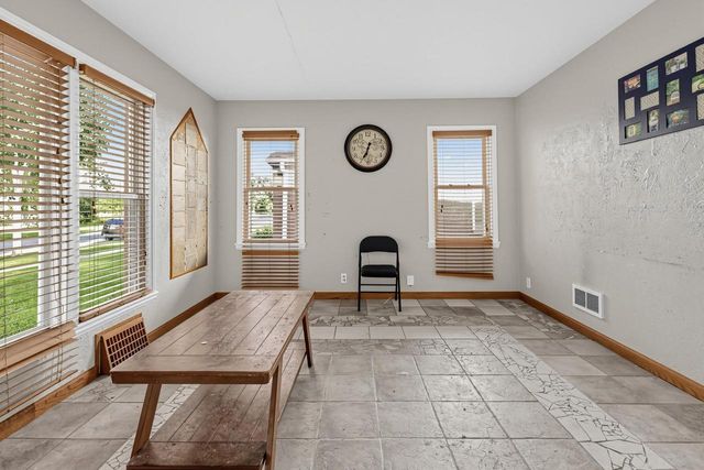 5425 W Lincoln Creek DRIVE, Milwaukee, WI 53218