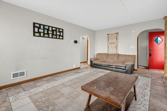 5425 W Lincoln Creek DRIVE, Milwaukee, WI 53218