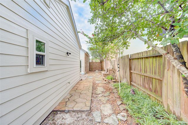 14207 Stokesmount Drive, Houston, TX 77077