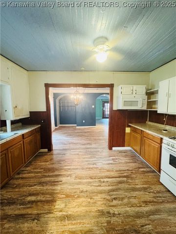 109 Georges Drive, Malden, WV 25306