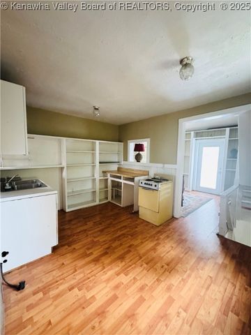 109 Georges Drive, Malden, WV 25306