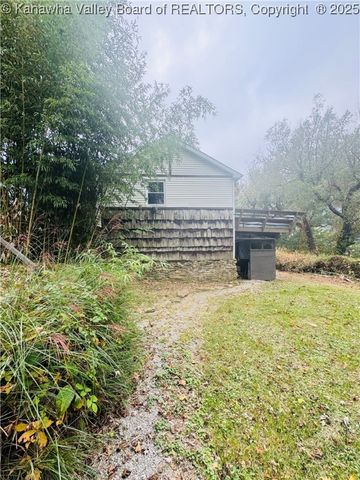 109 Georges Drive, Malden, WV 25306