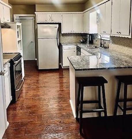 335 W Cedar Drive, Mustang, OK 73064