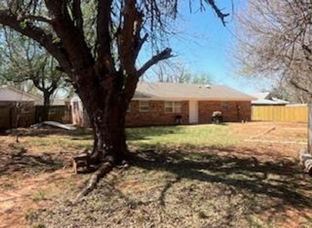 335 W Cedar Drive, Mustang, OK 73064