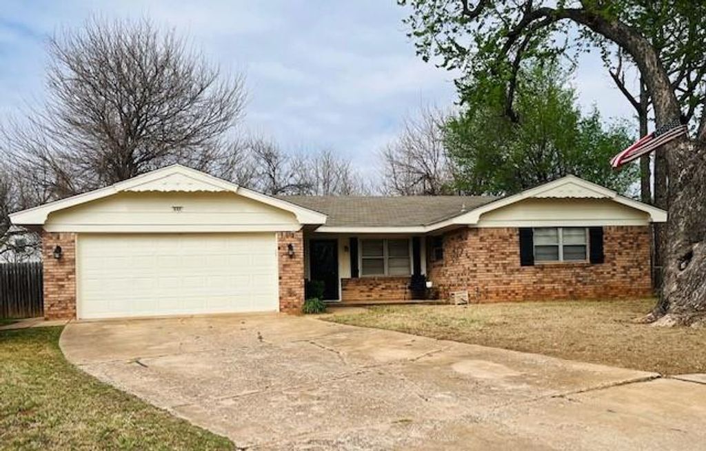 335 W Cedar Drive, Mustang, OK 73064