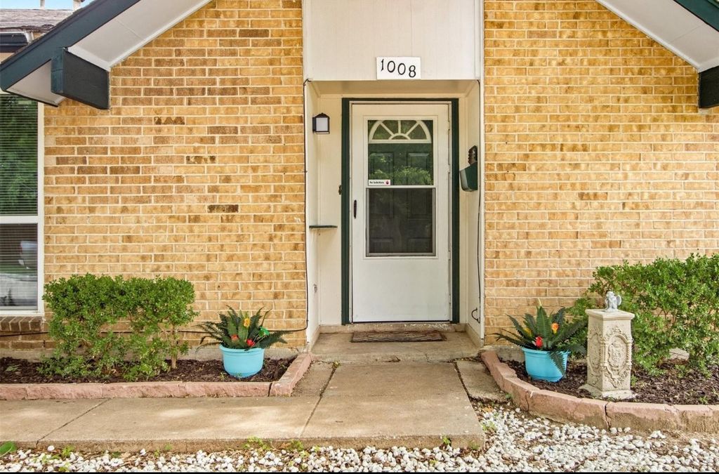 1008 Hillwood Drive, Lewisville, TX 75067