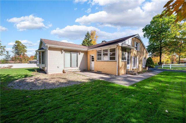 686 Christy, Hermitage, PA 16148