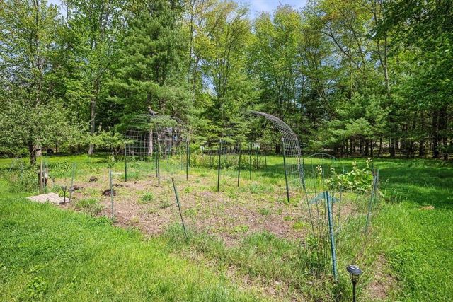 72 Mile Ln, Ipswich, MA 01938