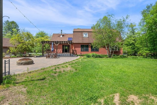 72 Mile Ln, Ipswich, MA 01938