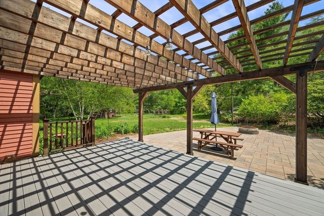 72 Mile Ln, Ipswich, MA 01938
