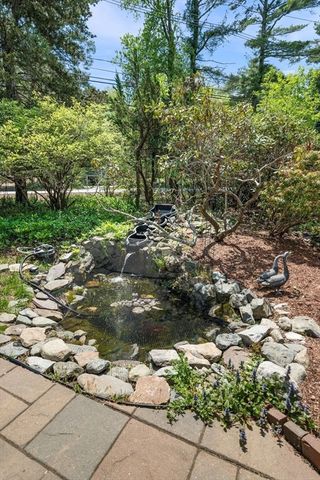 72 Mile Ln, Ipswich, MA 01938