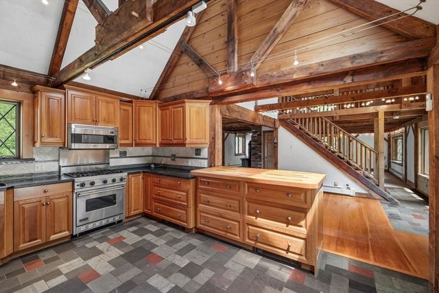 72 Mile Ln, Ipswich, MA 01938