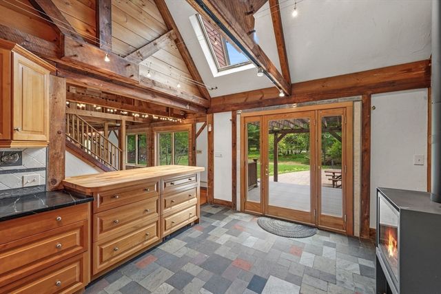 72 Mile Ln, Ipswich, MA 01938