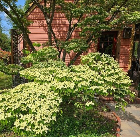 72 Mile Ln, Ipswich, MA 01938