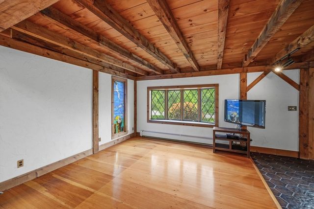 72 Mile Ln, Ipswich, MA 01938