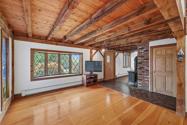72 Mile Ln, Ipswich, MA 01938