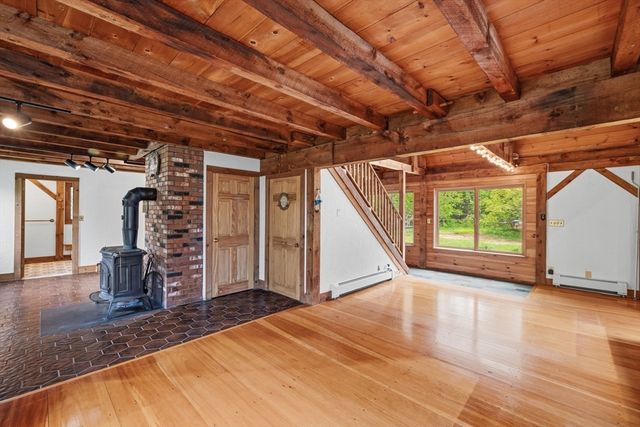 72 Mile Ln, Ipswich, MA 01938