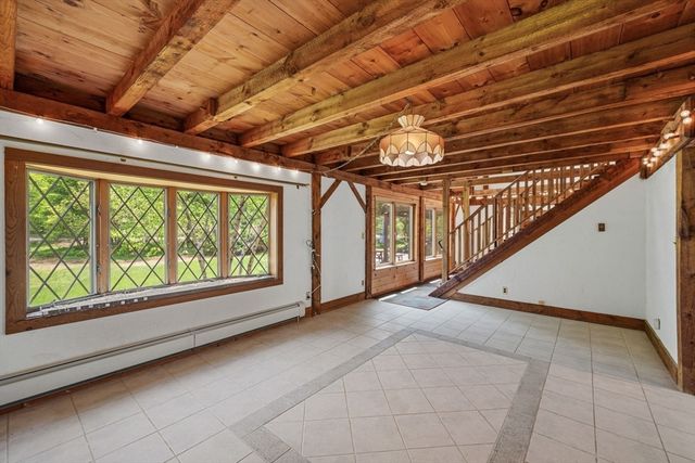 72 Mile Ln, Ipswich, MA 01938