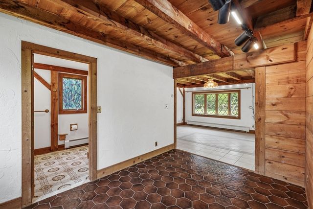 72 Mile Ln, Ipswich, MA 01938