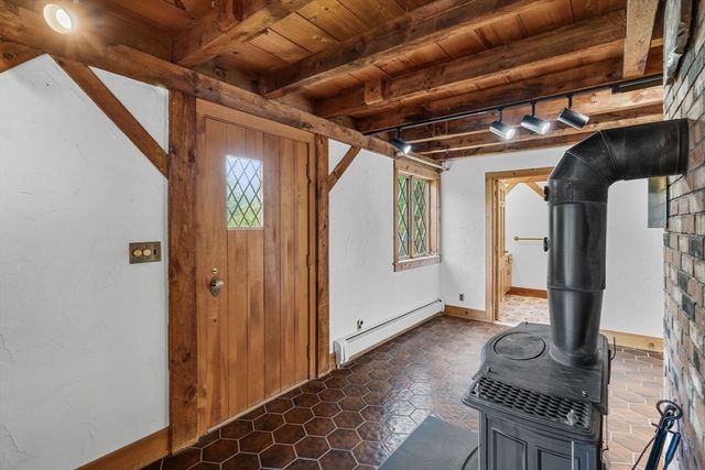 72 Mile Ln, Ipswich, MA 01938