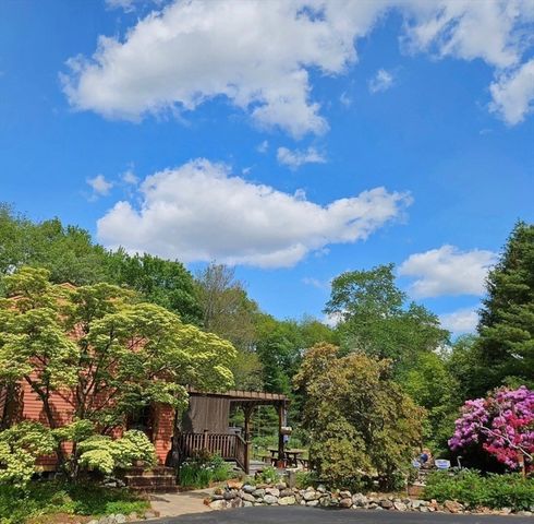 72 Mile Ln, Ipswich, MA 01938