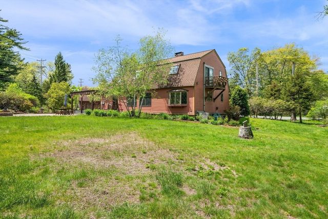 72 Mile Ln, Ipswich, MA 01938