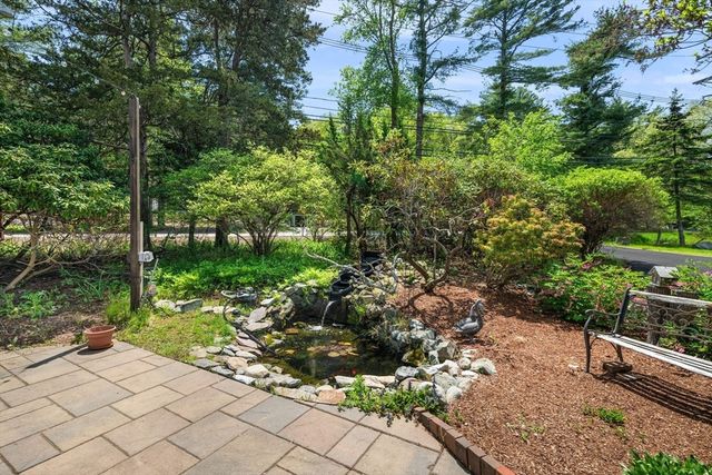 72 Mile Ln, Ipswich, MA 01938