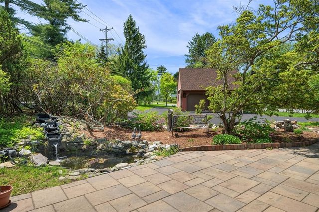 72 Mile Ln, Ipswich, MA 01938