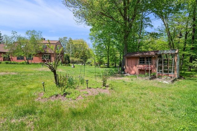72 Mile Ln, Ipswich, MA 01938