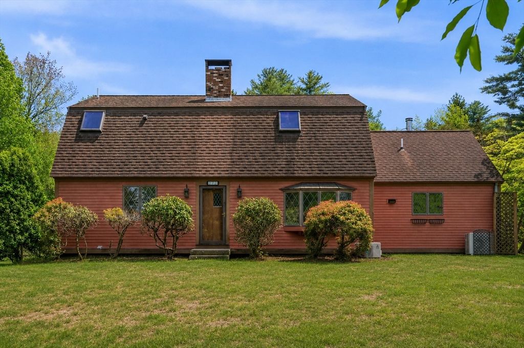 72 Mile Ln, Ipswich, MA 01938
