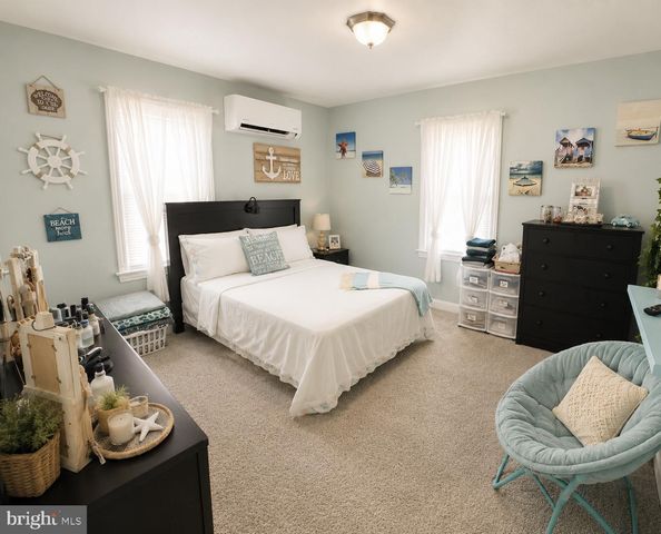 22 W OAK ST W, Millville, NJ 08332