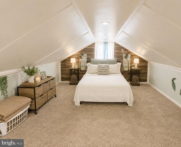 22 W OAK ST W, Millville, NJ 08332