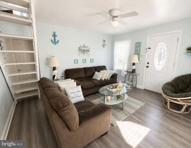 22 W OAK ST W, Millville, NJ 08332