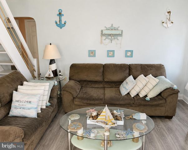 22 W OAK ST W, Millville, NJ 08332