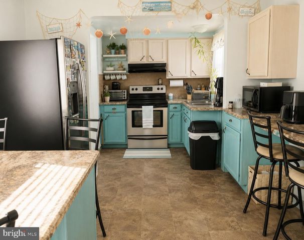 22 W OAK ST W, Millville, NJ 08332