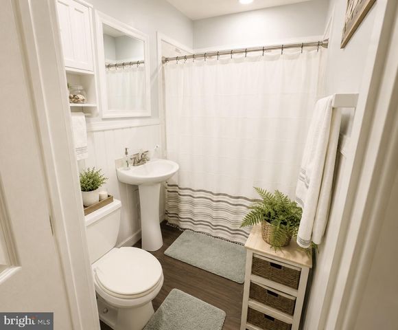 22 W OAK ST W, Millville, NJ 08332