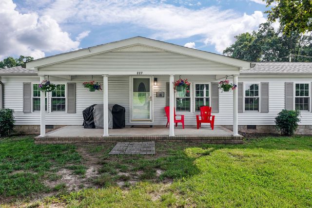 227 Bar Rd, Baxter, TN 38544