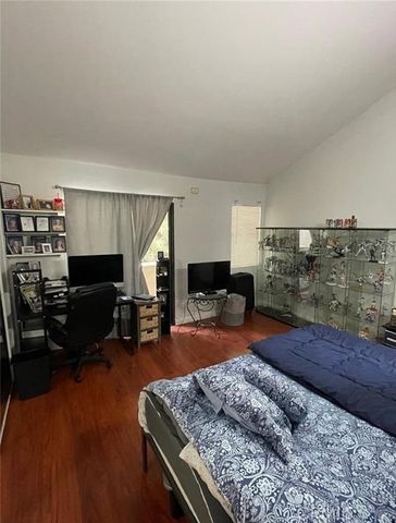 404 Brighton Springs, Costa Mesa, CA 92627